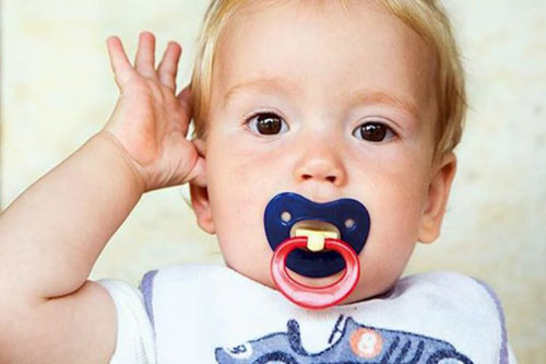 علائم گوش درد نوزادان، درمان چیست؟